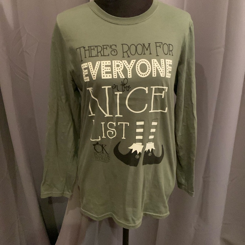 GILDAN soft style long sleeve t-shirt. Size SMALL